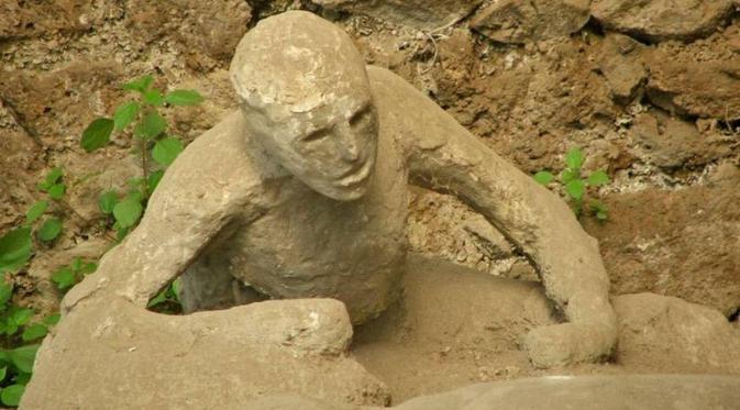 6 Fakta Mengejutkan Manusia yang Berubah Jadi Batu di Pompeii