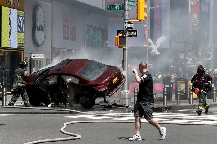 Bisikan misterius dan teror pejalan kaki di New York