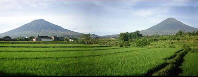 Fenomena Gunung Kembar