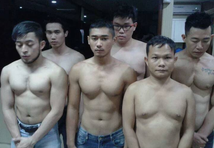Polisi Pulangkan 126 Pria yang Diciduk dari Pesta Gay