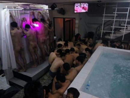 Polisi Pulangkan 126 Pria yang Diciduk dari Pesta Gay