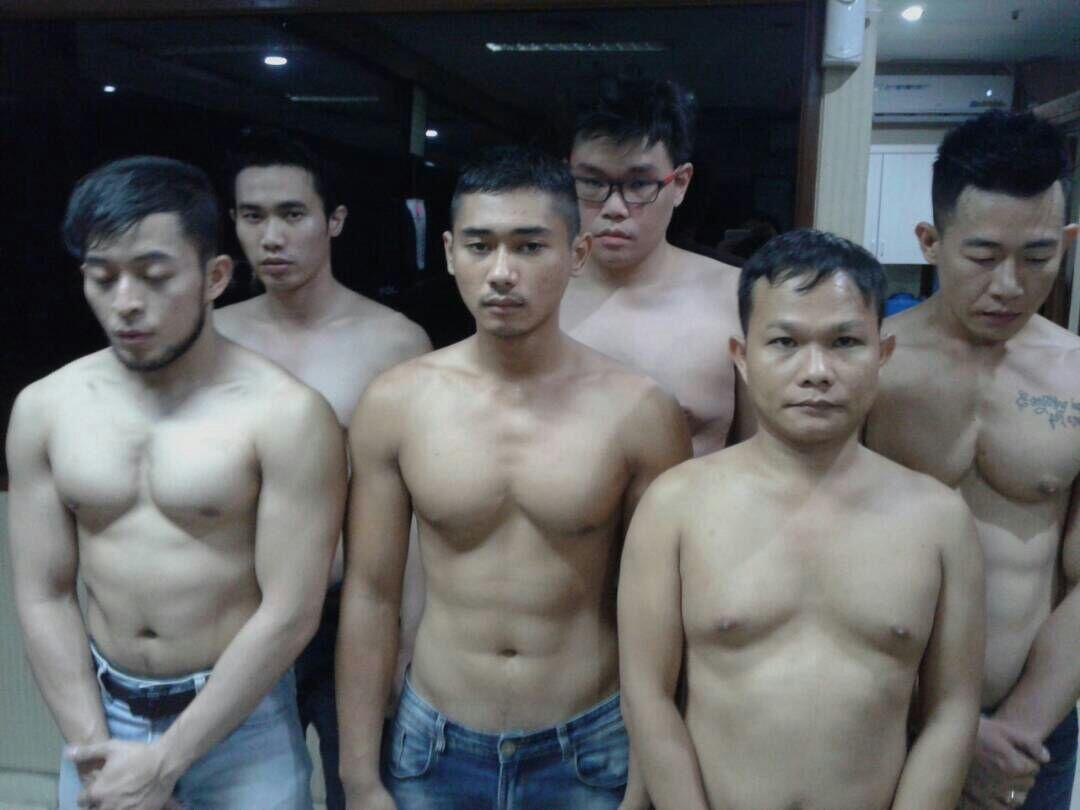 Alat BDSM Penjara Di Temukan Di Pesta Gay Di Kelapa Gading