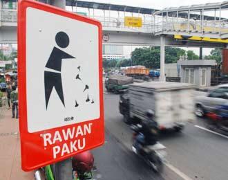 Waspada, Ranjau Jeruk Bahayakan Pengguna Jalan Gan!