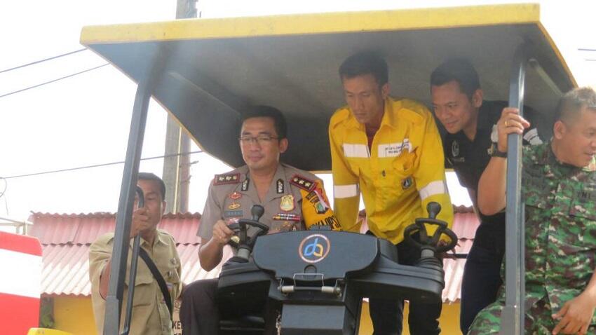 Sucikan Ramadhan, Polres Jakbar musnahkan 20000 botol miras
