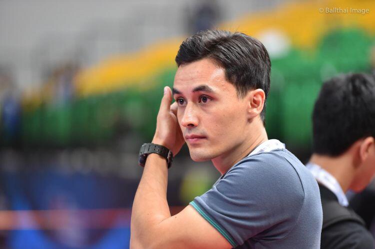 Pelatih futsal YORI VAN DER TOREN bikin cewek Thailand gagal fokus