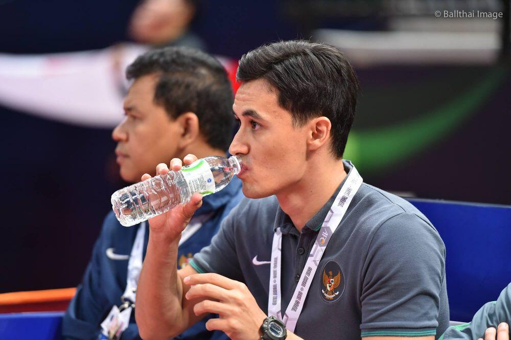 Pelatih futsal YORI VAN DER TOREN bikin cewek Thailand gagal fokus