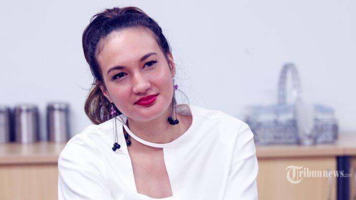 Dua Mantan Kekasih Nadine Chandrawinata Lamaran di Hari yang Sama