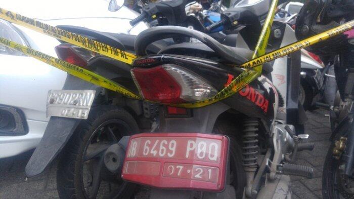 Warga Lihat Motor Plat Merah di Lokasi Pesta Seks Gay Diambil Pria Gemuk Bermasker
