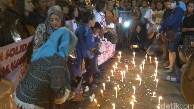 Warga Juga Gelar Aksi Lilin Di Lokasi Bom Kampung Melayu