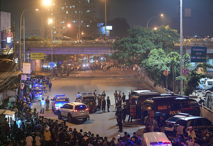 Teror Bom Bunuh Diri Serang Polisi di Kampung Melayu