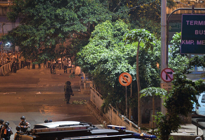 Teror Bom Bunuh Diri Serang Polisi di Kampung Melayu