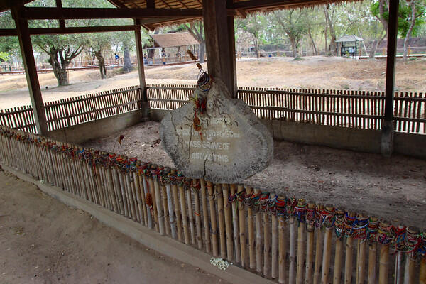 Mengunjungi Ladang Pembantaian di Killing Field Memorial Kamboja