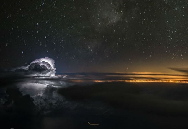 10 Foto Menakjubkan yang Diambil dari Dalam Pesawat