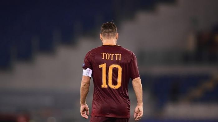 Maradona Sarankan Totti Segera Pensiun