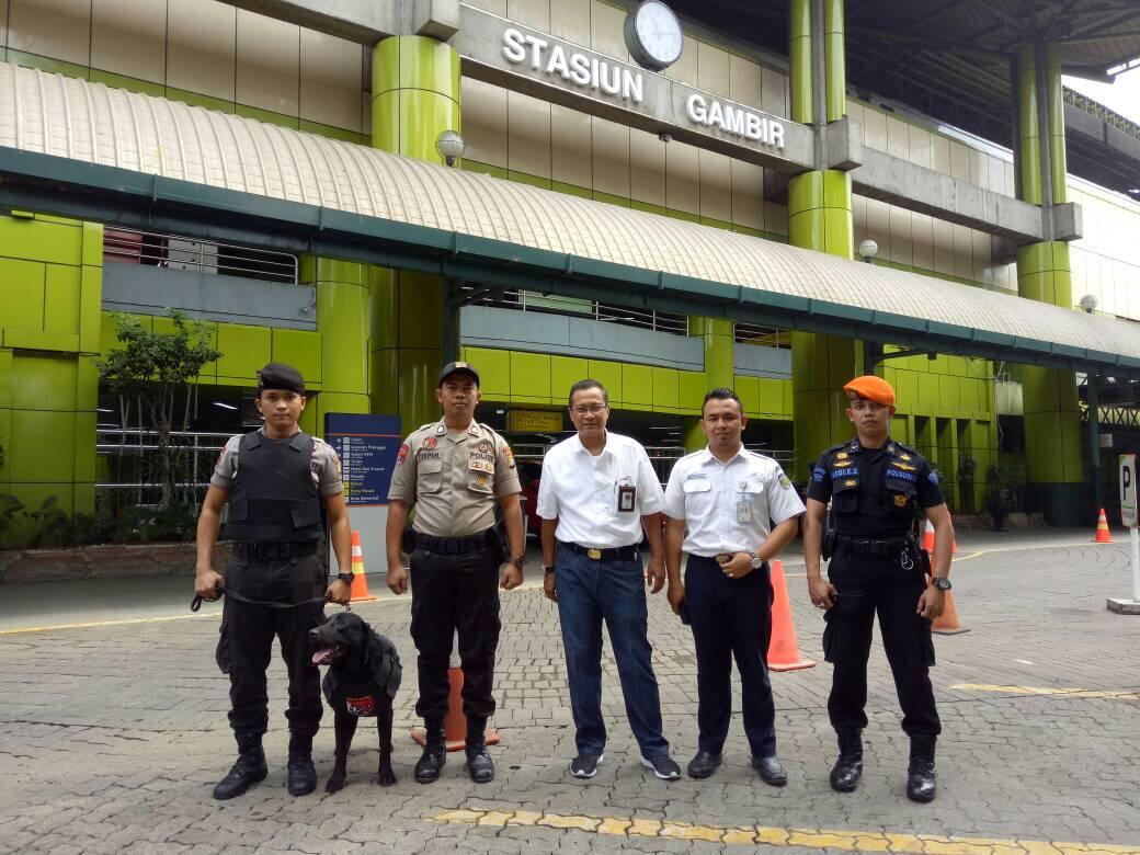 Keamanan Stasiun Gambir dan Senen Diperkuat dengan Anjing Pelacak