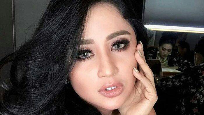 Ya Ampun! Dewi Persik Foto Peluk Dul Jaelani, Netizen Salfok ke Celana yang Basah