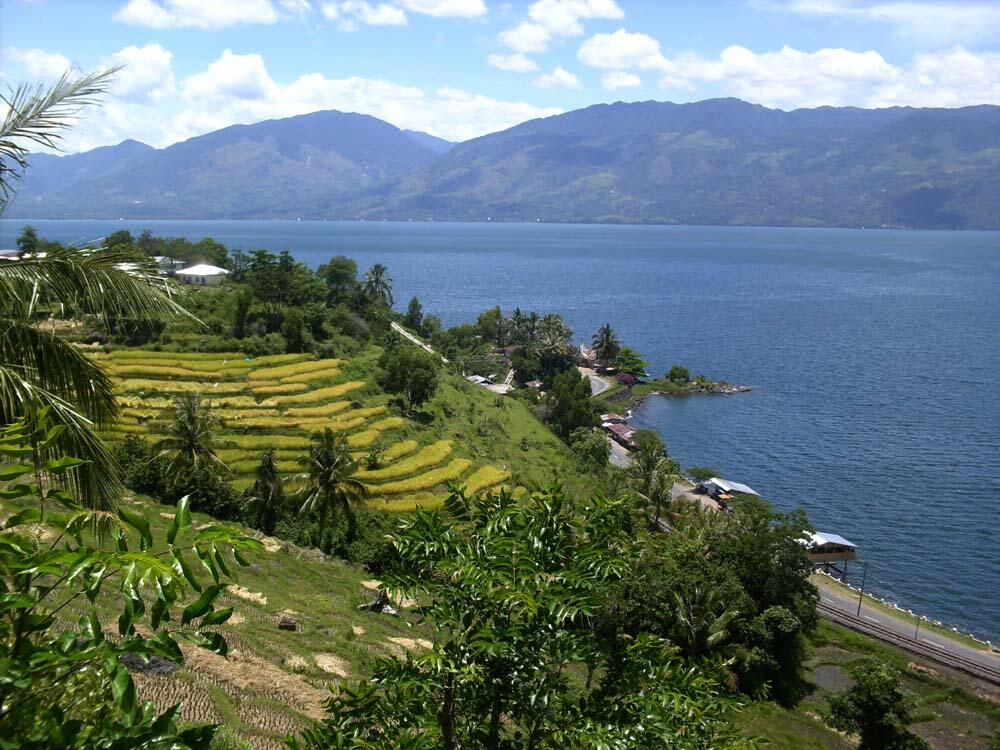 Misteri Indahnya Danau Maninjau