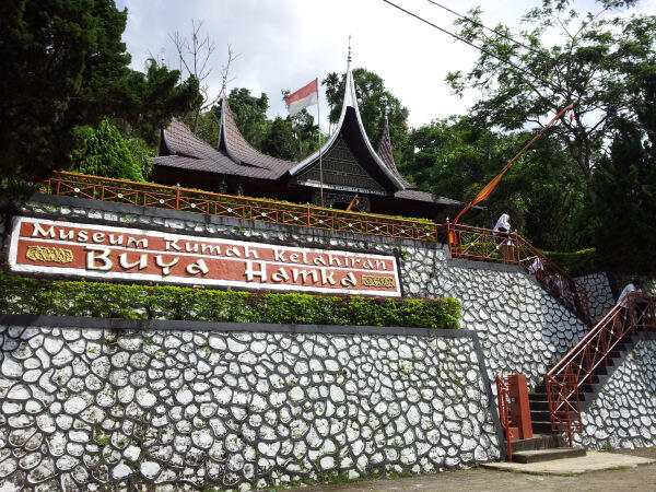 Misteri Indahnya Danau Maninjau