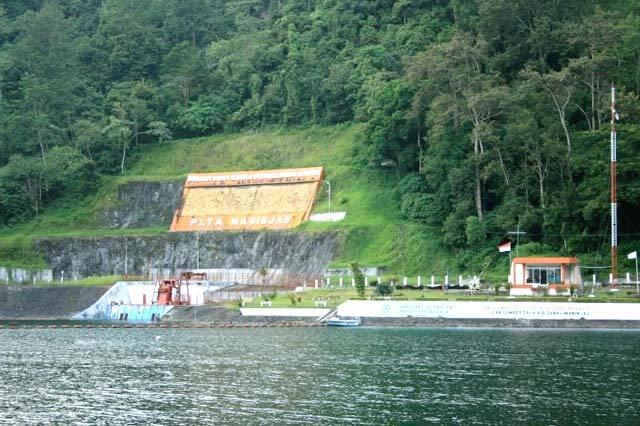 Misteri Indahnya Danau Maninjau