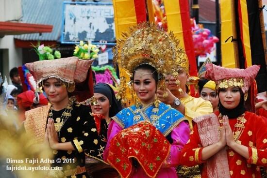 Misteri Indahnya Danau Maninjau
