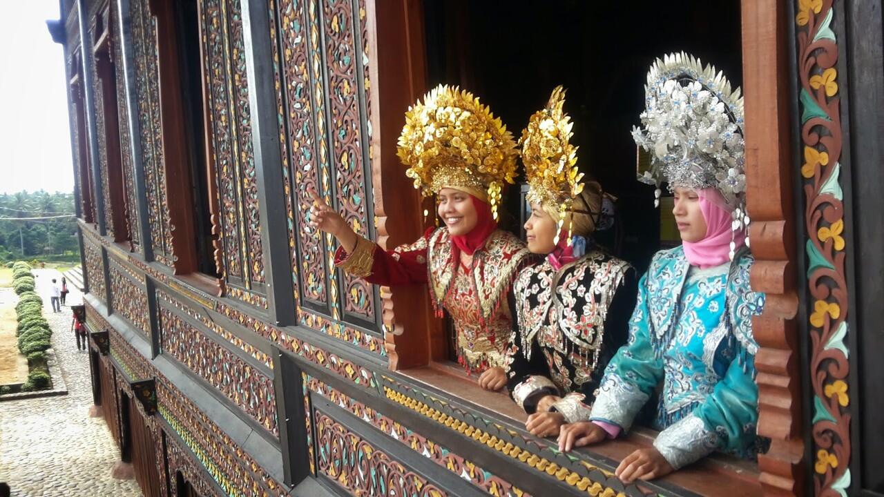 Misteri Indahnya Danau Maninjau