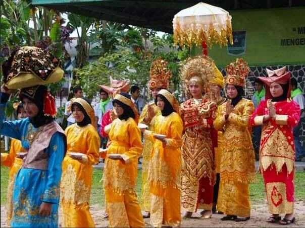 Misteri Indahnya Danau Maninjau