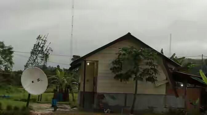 Listrik Menyala, Warga Kampung Fef Bergoyang Semalaman