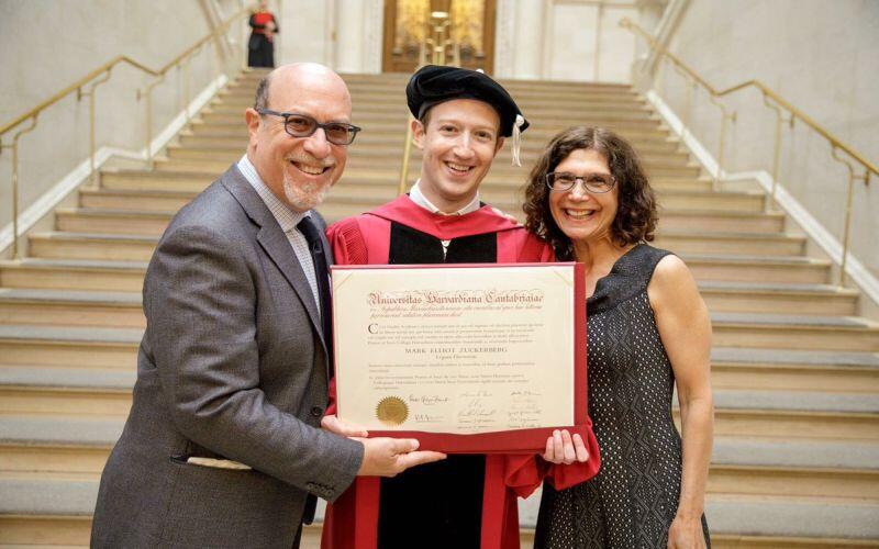 Mark Zuckerberg Wisuda, Pesan di Pidatonya Ini Memberi Pencerahan Baru