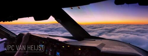 7 Foto Menakjubkan dari Kokpit Pesawat yang Diabadikan Pilot Belanda