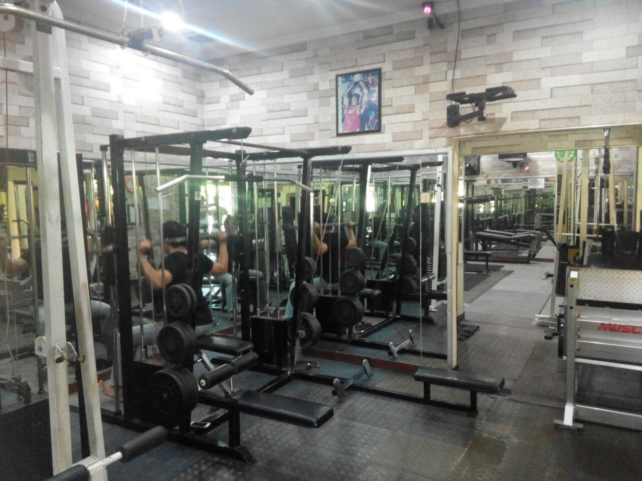 RAUL GYM - Fitness , Aerobic , Cafe &#91; Dukuh Kupang - Surabaya Barat &#93;