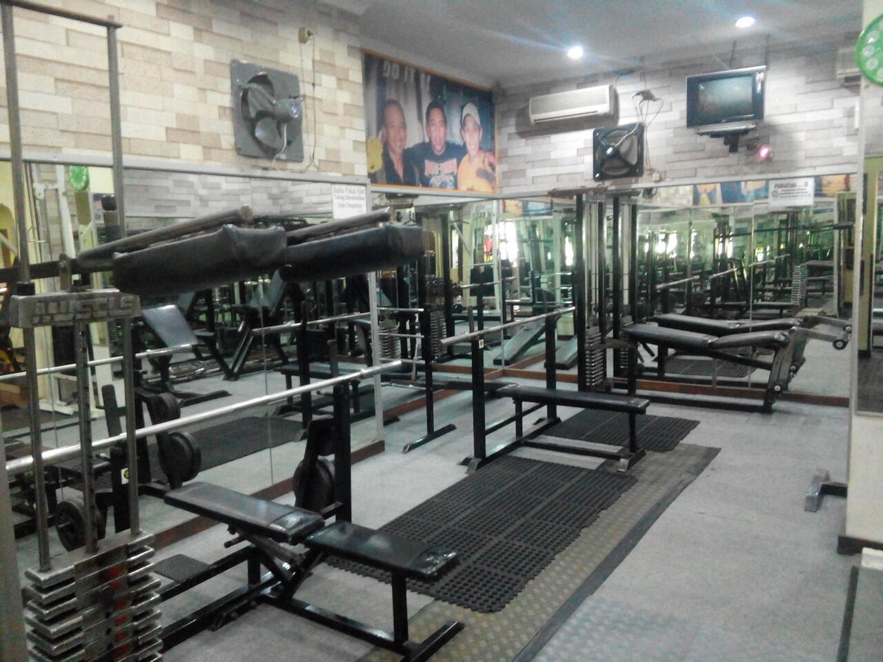 RAUL GYM - Fitness , Aerobic , Cafe &#91; Dukuh Kupang - Surabaya Barat &#93;