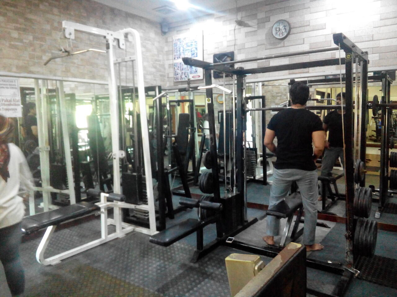 RAUL GYM - Fitness , Aerobic , Cafe &#91; Dukuh Kupang - Surabaya Barat &#93;