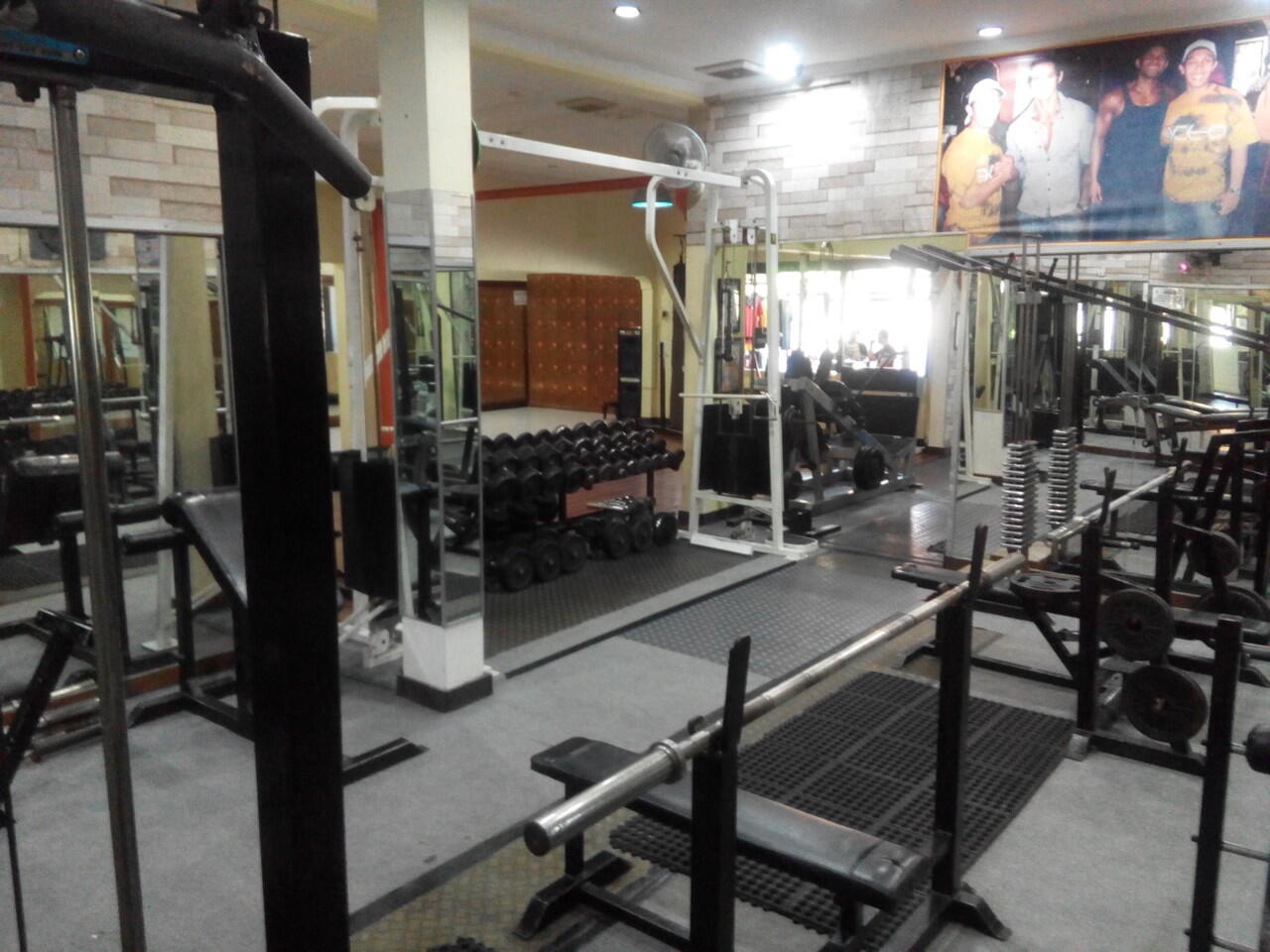 RAUL GYM - Fitness , Aerobic , Cafe &#91; Dukuh Kupang - Surabaya Barat &#93;