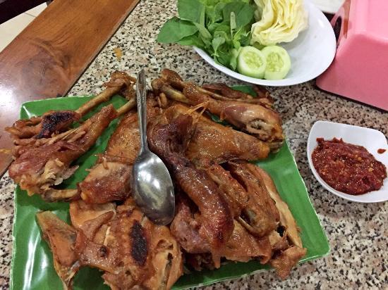 10 Kuliner Ayam di Jogja yang Wajib Dicoba Untuk Berbuka Puasa.