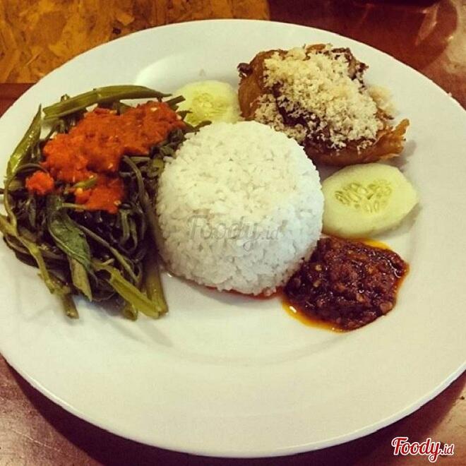 11 Ayam Goreng Maknyus di Jakarta, Cocok Untuk Reverensi Berbuka Puasa.