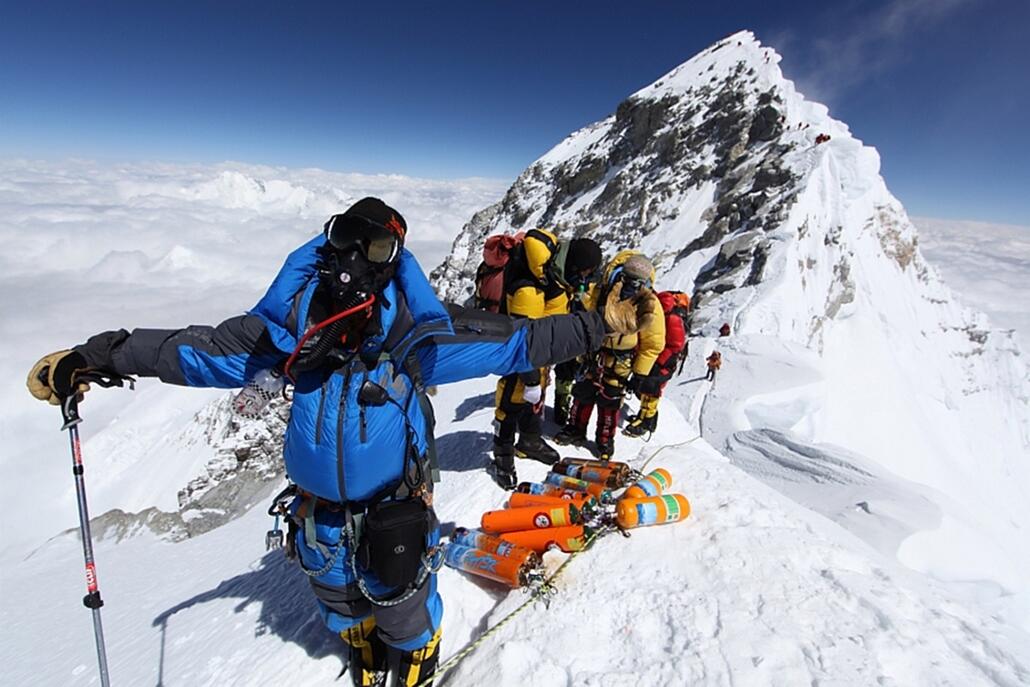Perempuan Ini Hanya Butuh 5 Hari untuk 2 Kali ke Puncak Everest