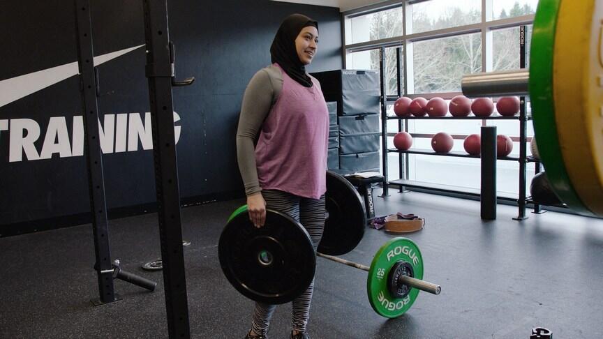 Amna Al Haddid, Sosok Wanita Berhijab yang Menginspirasi Nike