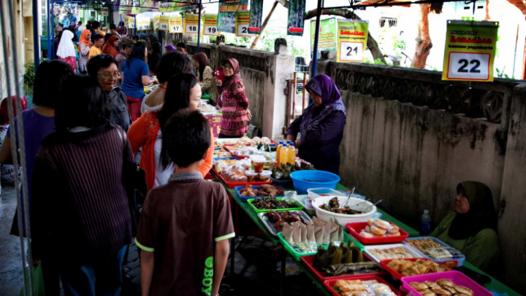 Mengisi Waktu Sebelum Adzan Maghrib