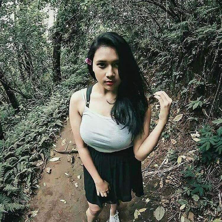 Datang ke Nikahan Mantan, Pria Ini Kaget Fotonya Dipajang