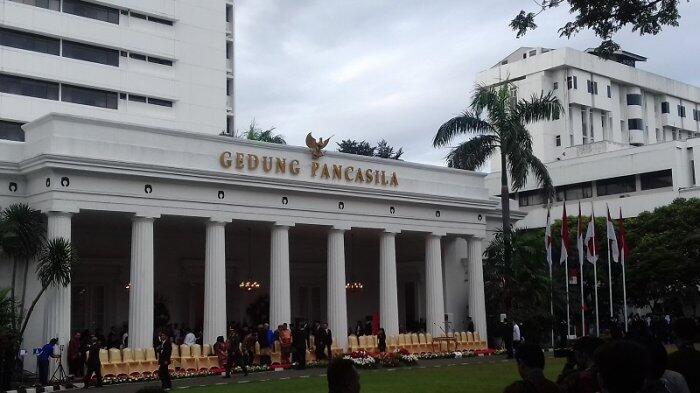 Upacara Hari Lahir Pancasila, Para Menteri Kompak Pakai Baju Adat Nusantara