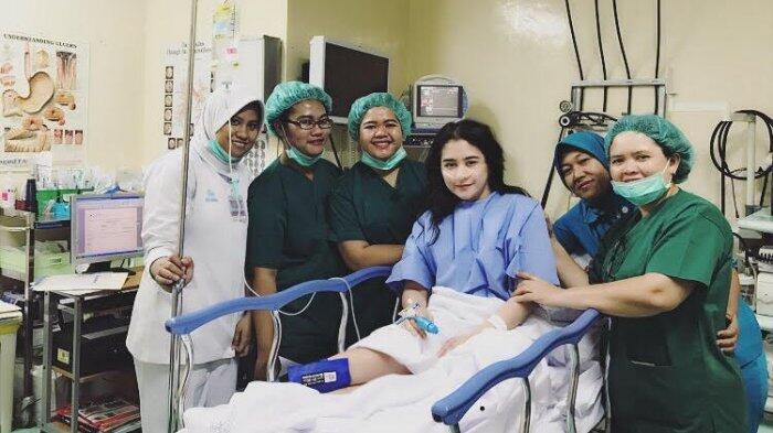 Terjatuh Saat Syuting Acara Sahur, Prilly Latuconsina Dilarikan ke Rumah Sakit MMC