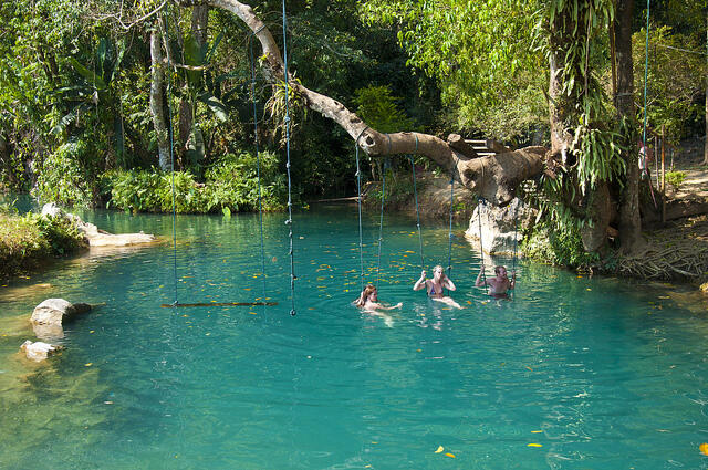 VANG VIENG, SUGUHAN ALAM YANG AKAN MEMBUATMU MELIRIK LAOS SEBAGAI TUJUAN BERPETUALANG