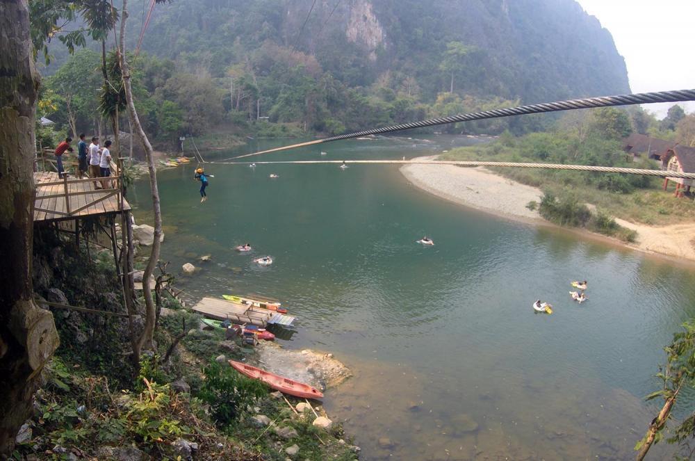 VANG VIENG, SUGUHAN ALAM YANG AKAN MEMBUATMU MELIRIK LAOS SEBAGAI TUJUAN BERPETUALANG