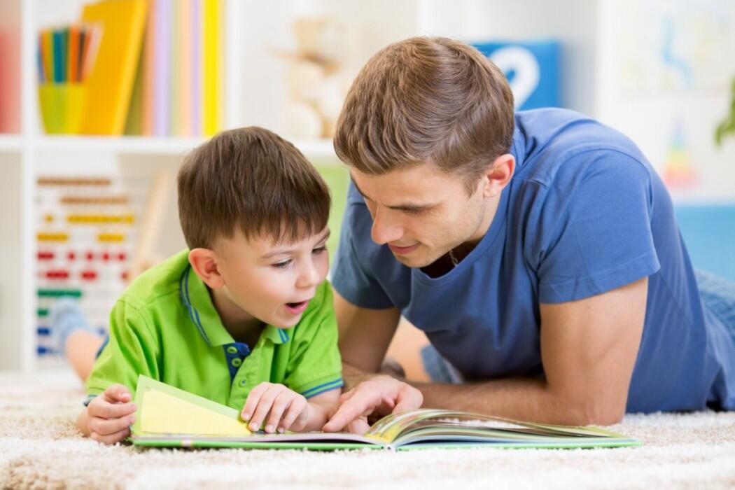 Baca Buku Bersama Dapat Melatih Otak Anak