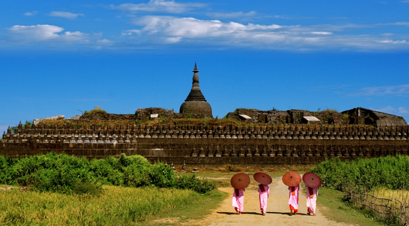 MENYAMBANGI PESONA WISATA RELIGI DI MYANMAR