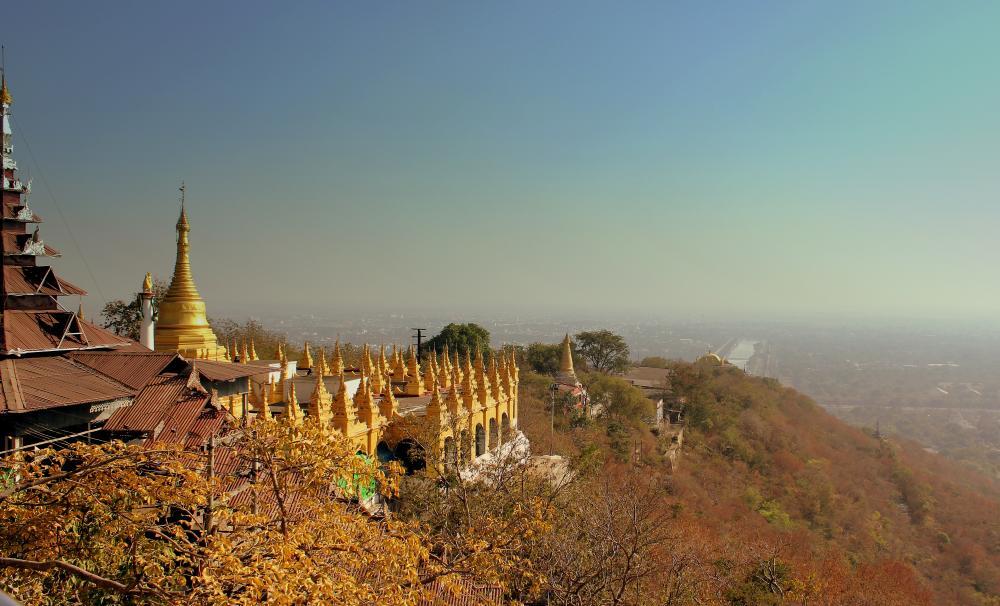 MENYAMBANGI PESONA WISATA RELIGI DI MYANMAR