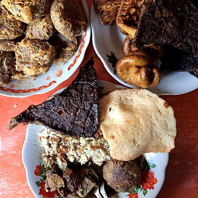 10 Kuliner Tengah Malam Surabaya Murah Meriah! Cocok Untuk Bekal Sahur!