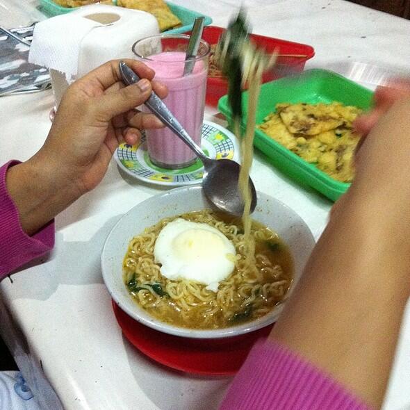 10 Kuliner Tengah Malam Surabaya Murah Meriah! Cocok Untuk Bekal Sahur!