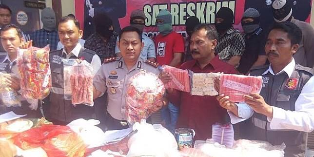 Duhh, Dua Merek Mie Instan Ini Ternyata Dibuat dari Limbah