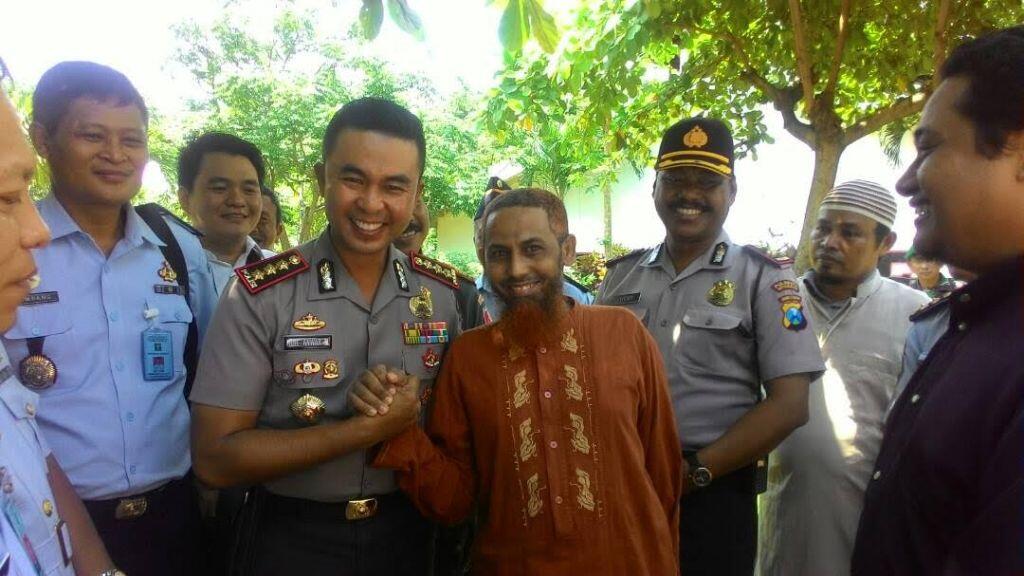 Umar Patek yang Kibarkan Merah Putih dan Nyanyikan Indonesia Raya